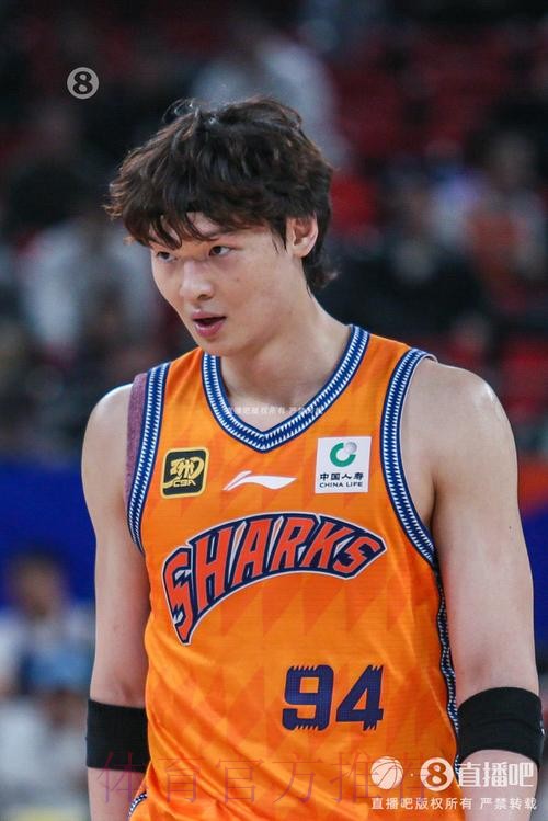 古德温突破妙传 王哲林双手暴扣得手